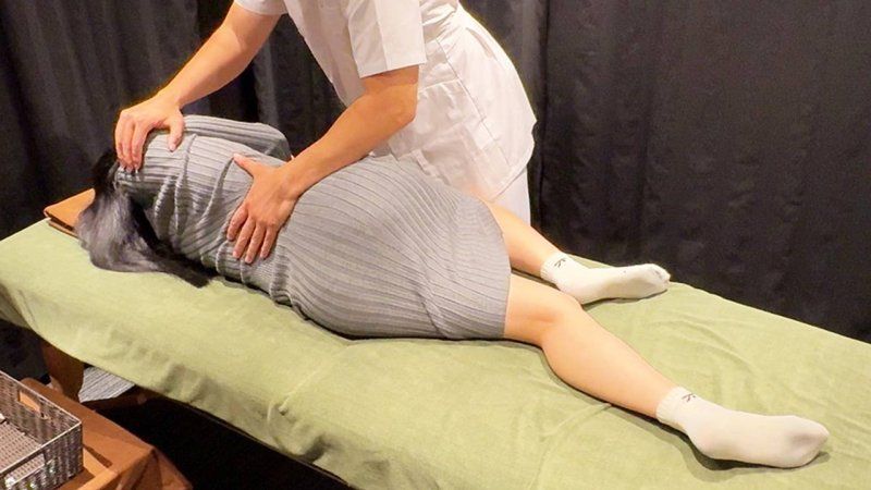 處女喪失 因為第一次中出的高潮而神魂顛倒的清純系美女，強制無套插入 所有的一切都是初體驗的快感，發出高潮聲尖叫